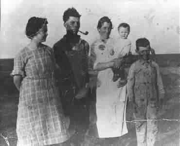 The Jesse Rice Family about 1921: Fern, Jesse, Cathrine holding Leona, John